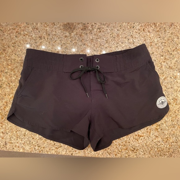 Innerlight Surf Shop Shorts 🏄‍♀️ - Picture 1 of 3